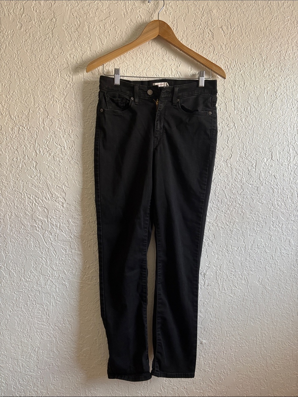 Levi's Women's Straight Leg Jeans in Black